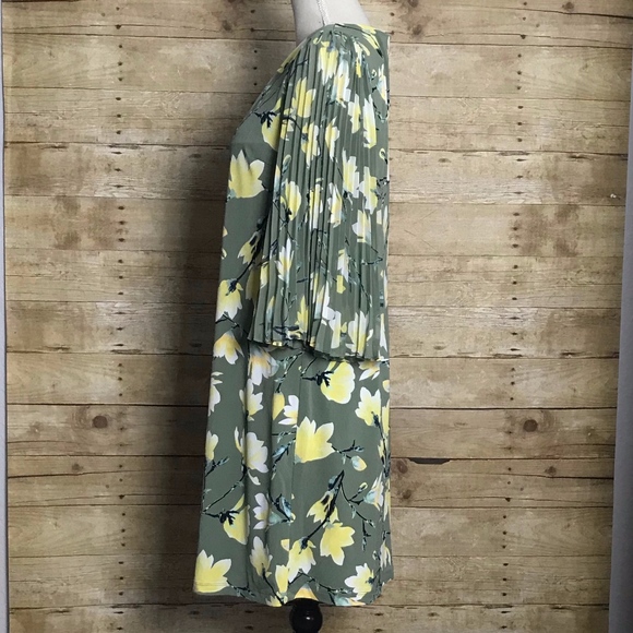 CHARMING CHARLIE SIZE MEDIUM LARGE FLORAL PRINT BELL SLEEVE V-NECK DRESS - Picture 2 of 5